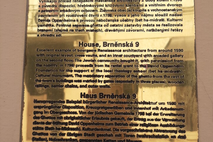 Dům Brněnská 9 - deska