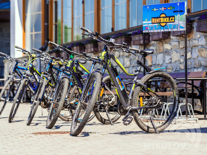 Bike & eBike Rental / půjčovna kol a elektrokol RentBike.cz