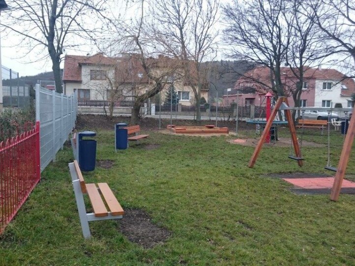 Plac zabaw dla dzieci - Amfiteatr