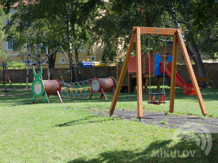 Kinderspielplatz - Nová