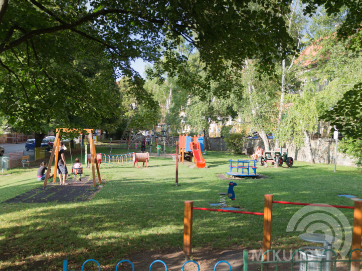 Kinderspielplatz - Nová