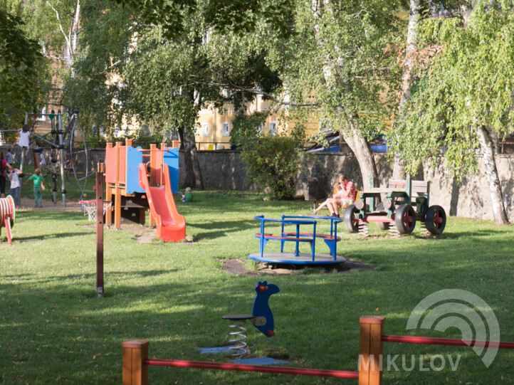 Kinderspielplatz - Nová