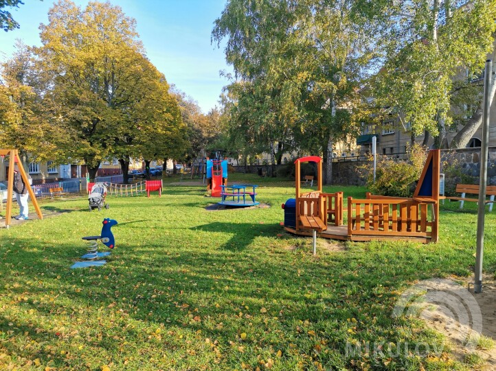 Kinderspielplatz - Nová