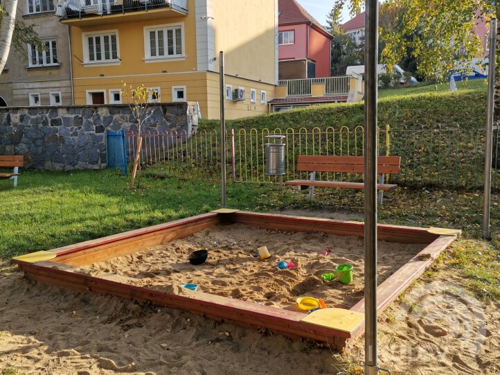 Kinderspielplatz - Nová