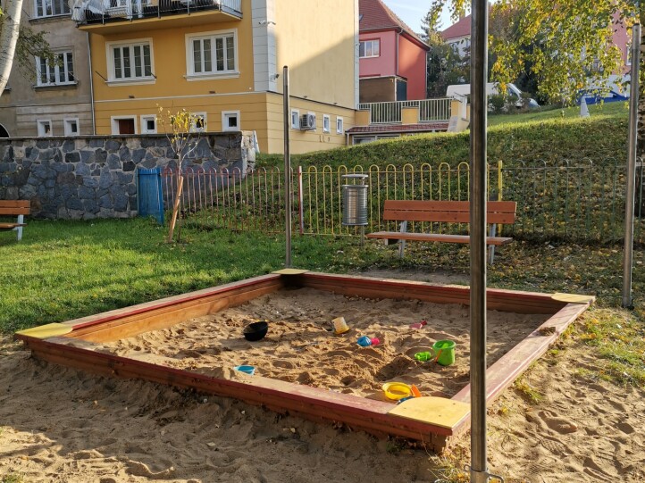 Kinderspielplatz - Nová