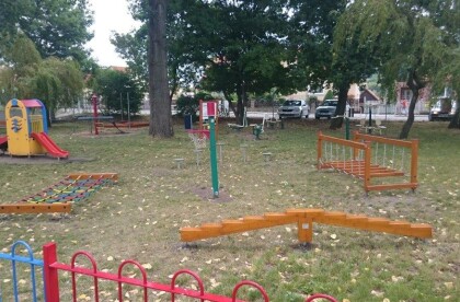 Plac zabaw dla dzieci - Amfiteatr